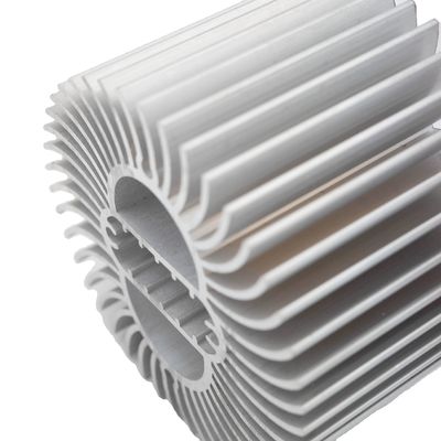 Disipador de calor de aluminio estable antioxidante de la protuberancia, perfiles de aluminio sacados automotrices