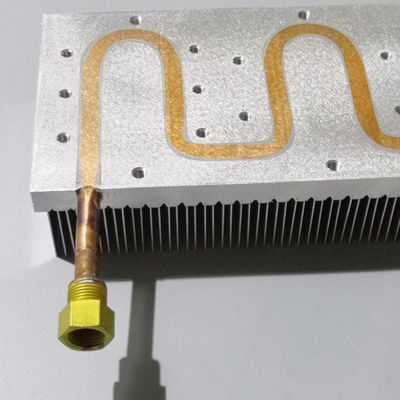 Disipador de calor electrónico IGBT del tubo de cobre de Enbeded para la refrigeración por agua