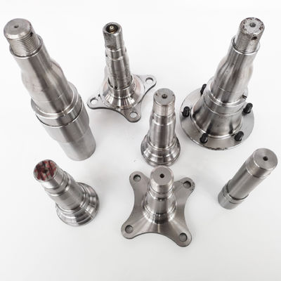 Remolque antioxidante de acero Axle Spindle, precisión de carbono de la ráfaga de la arena alta que forja piezas
